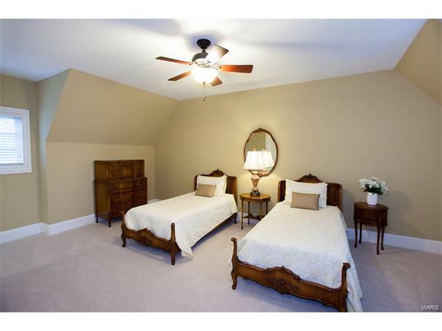 719 Dominion Dr, Saint Louis, MO 63131 photo 34