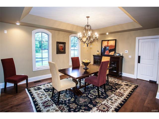 719 Dominion Dr, Saint Louis, MO 63131 photo 4