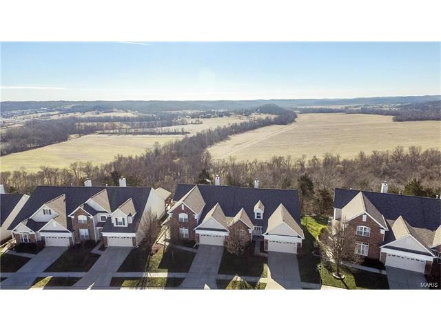 620 Bluffs View Ct, Eureka, MO 63025 photo 2