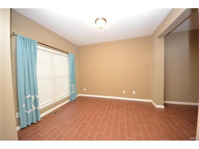 923 Tower Pl, O'fallon, MO 63366 photo 4