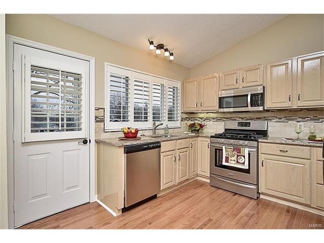 1009 Montbrook Dr, O'fallon, MO 63366 photo 3