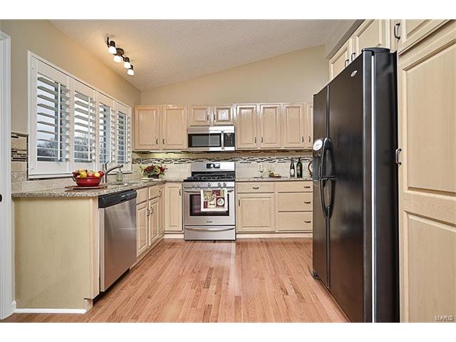 1009 Montbrook Dr, O'fallon, MO 63366 photo 2