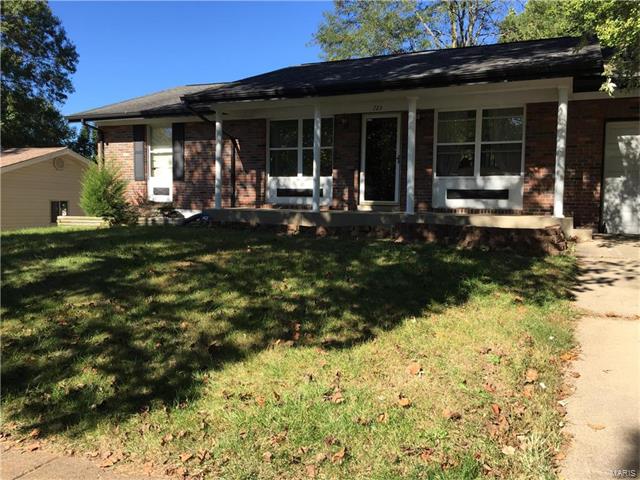 723 La Bonne Pkwy, Ballwin, MO 63021 photo 2
