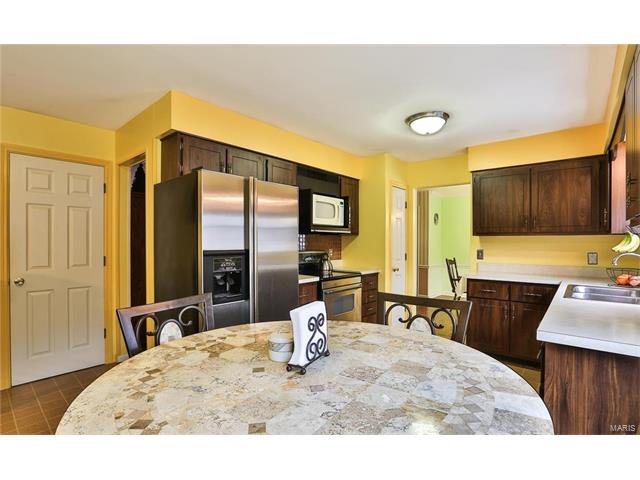 316 Nantucket Dr, Ballwin, MO 63011 photo 8