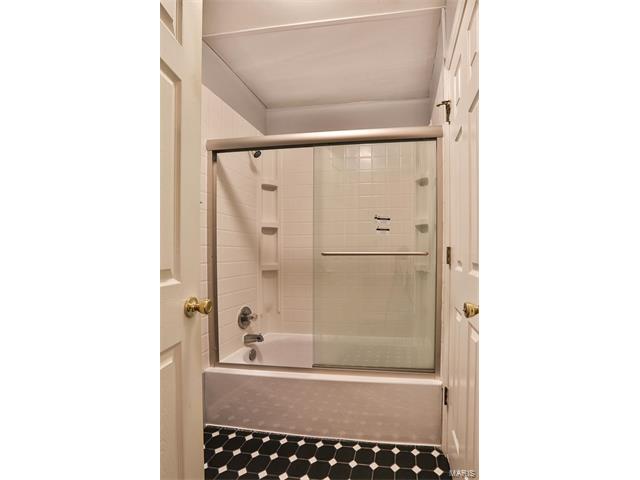 316 Nantucket Dr, Ballwin, MO 63011 photo 24