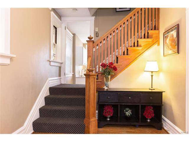 7156 Pershing Ave, Saint Louis, MO 63130 photo 2