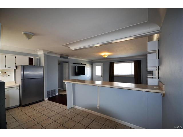 405 Bush, Ballwin, MO 63021 photo 4