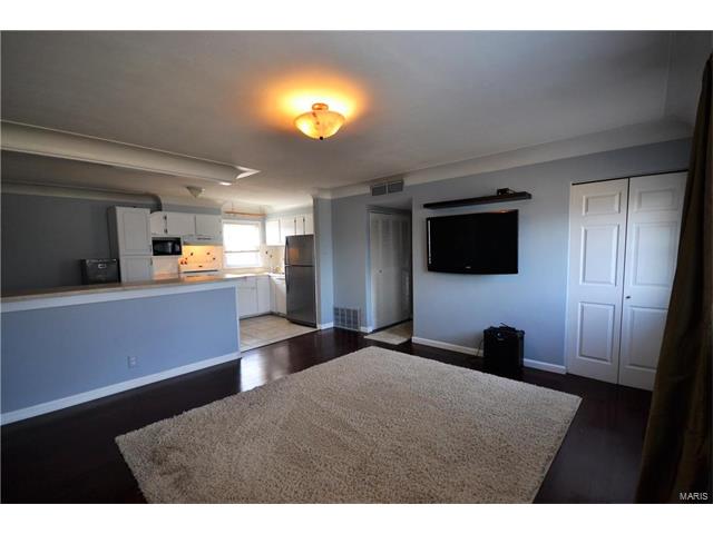 405 Bush, Ballwin, MO 63021 photo 3