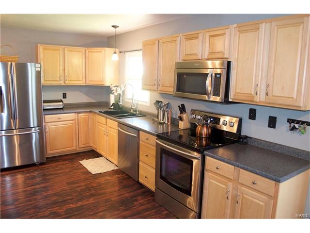 4 Harold Cir, O'fallon, MO 63366 photo 4