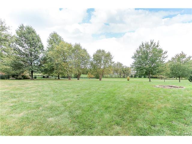 372 Galahad Dr, Weldon Spring, MO 63304 photo 2