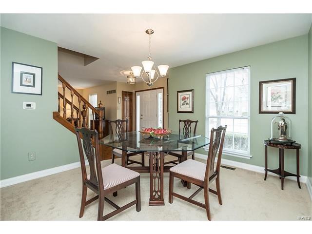 303 Fox Briar Ln, Ballwin, MO 63021 photo 5