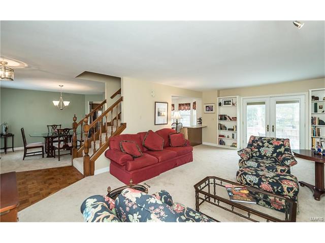 303 Fox Briar Ln, Ballwin, MO 63021 photo 7