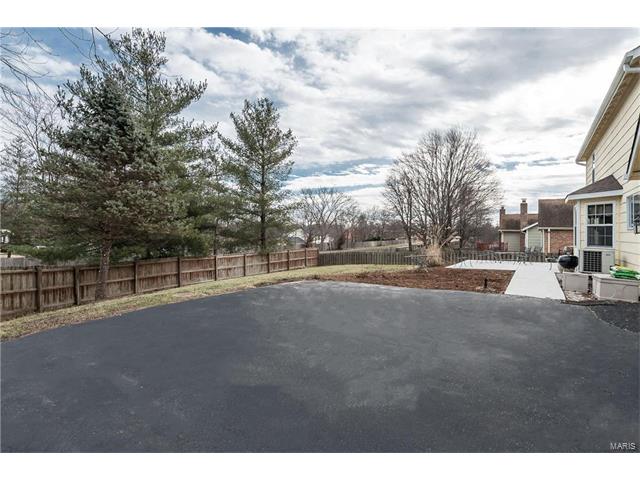 303 Fox Briar Ln, Ballwin, MO 63021 photo 22