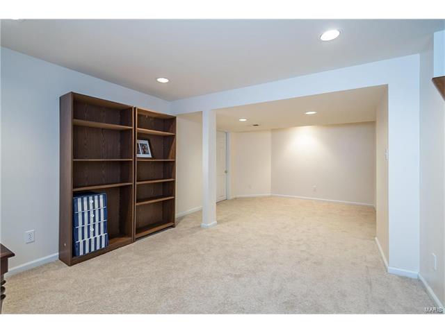 303 Fox Briar Ln, Ballwin, MO 63021 photo 21