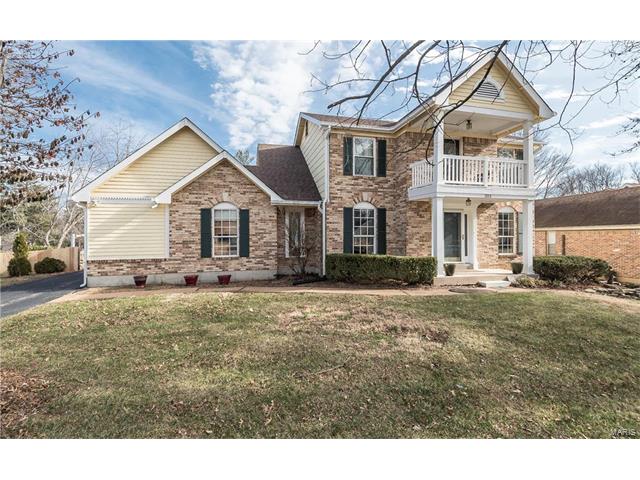 303 Fox Briar Ln, Ballwin, MO 63021 photo 2