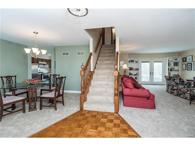 303 Fox Briar Ln, Ballwin, MO 63021 photo 4