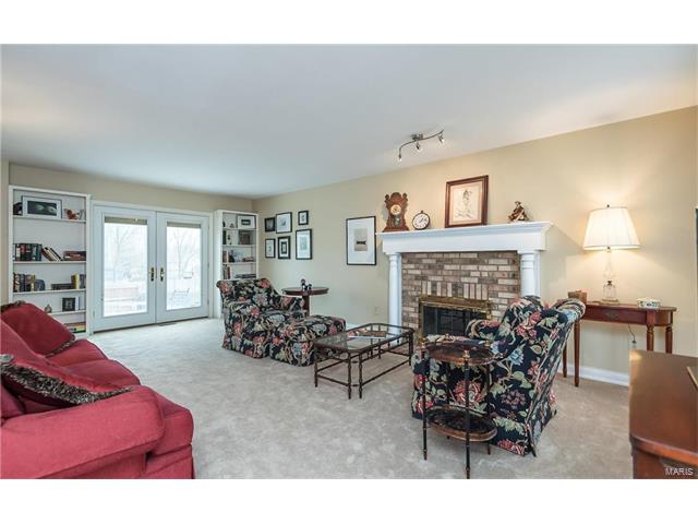 303 Fox Briar Ln, Ballwin, MO 63021 photo 6