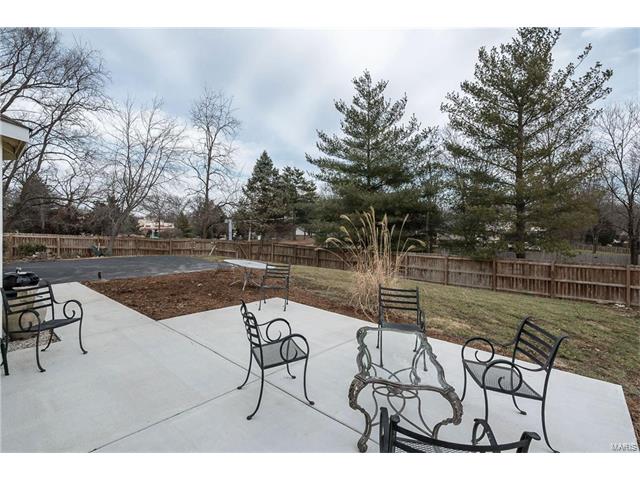 303 Fox Briar Ln, Ballwin, MO 63021 photo 23