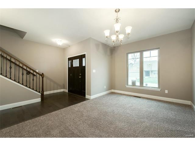 24 Hawthorne Ct, O'fallon, MO 63366 photo 2