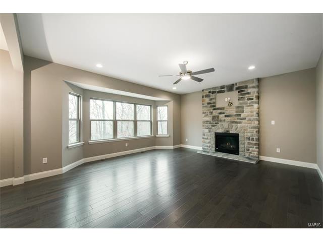 24 Hawthorne Ct, O'fallon, MO 63366 photo 11