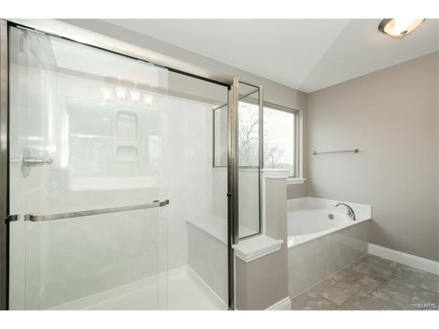24 Hawthorne Ct, O'fallon, MO 63366 photo 20