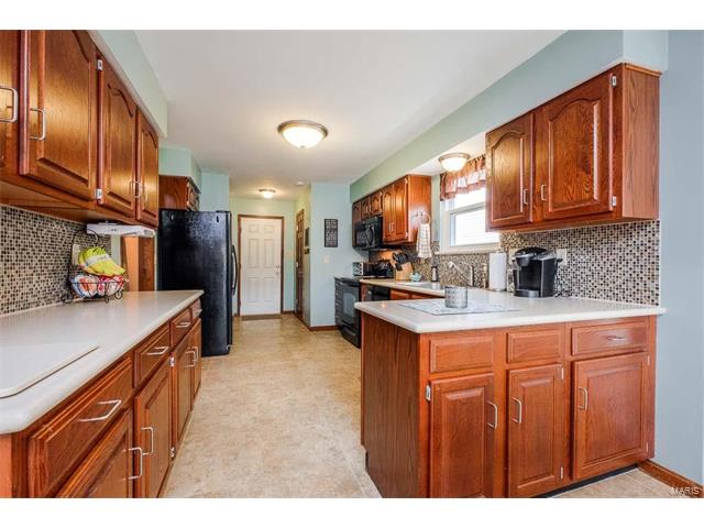 927 Hanna Valley Estates Dr, Ballwin, MO 63021 photo 11