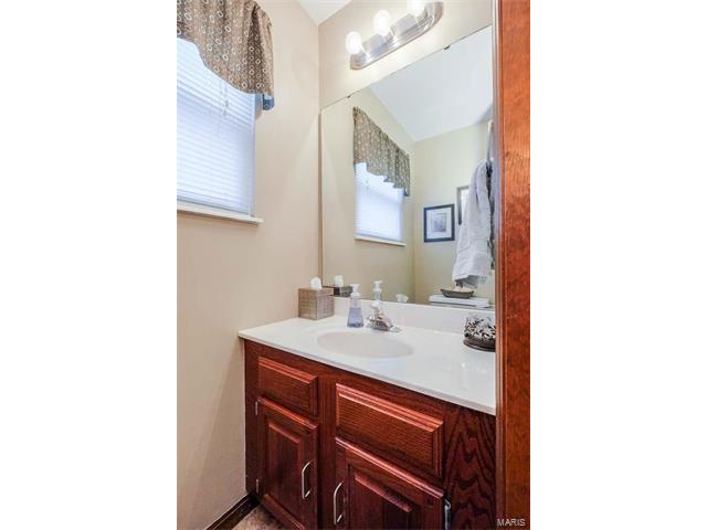 927 Hanna Valley Estates Dr, Ballwin, MO 63021 photo 12