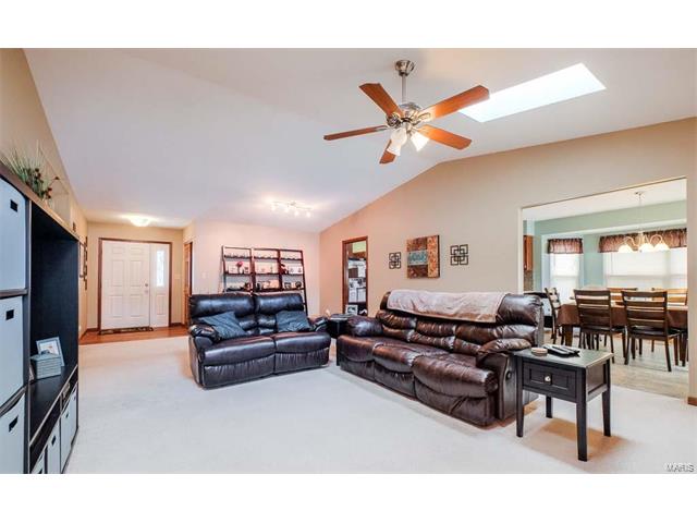 927 Hanna Valley Estates Dr, Ballwin, MO 63021 photo 3