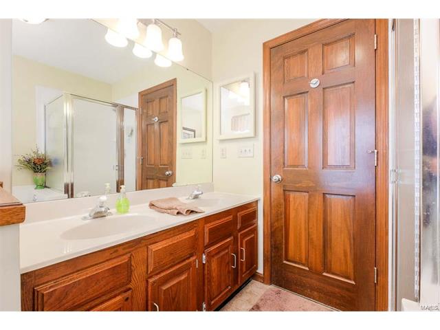 927 Hanna Valley Estates Dr, Ballwin, MO 63021 photo 17