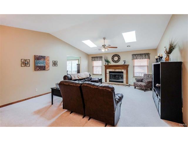 927 Hanna Valley Estates Dr, Ballwin, MO 63021 photo 4