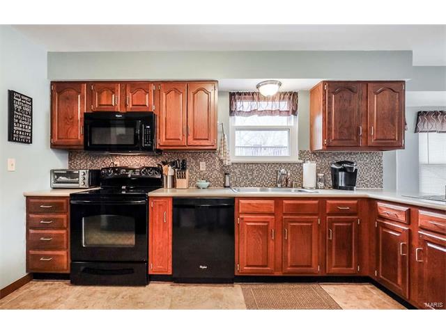 927 Hanna Valley Estates Dr, Ballwin, MO 63021 photo 9