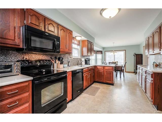 927 Hanna Valley Estates Dr, Ballwin, MO 63021 photo 8