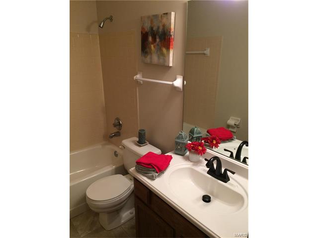 534 Spring Glen Dr, Ballwin, MO 63021 photo 9