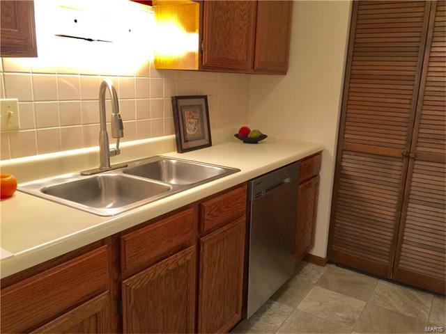 534 Spring Glen Dr, Ballwin, MO 63021 photo 6