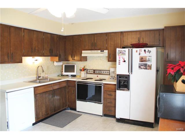 13354 Hiddencrest Ln, Ballwin, MO 63021 photo 3