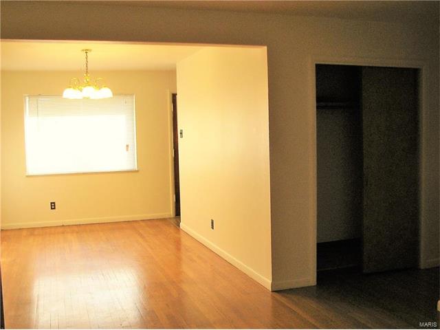 9012 Link, Saint Louis, MO 63114 photo 3