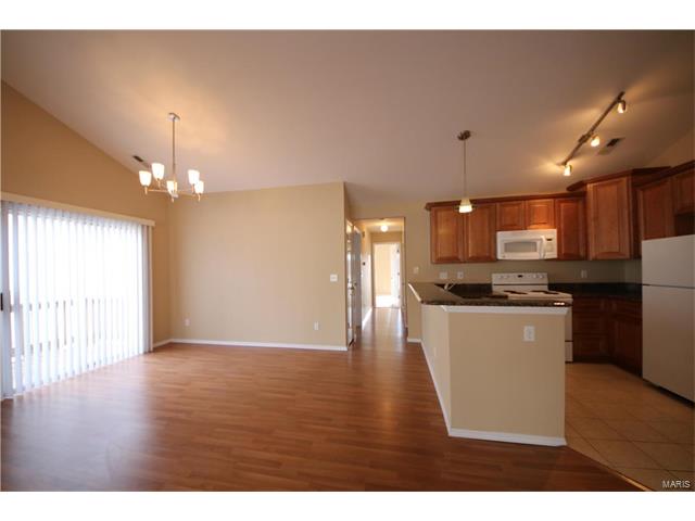 1724 Whispering Crk #D, Ballwin, MO 63021 photo 5