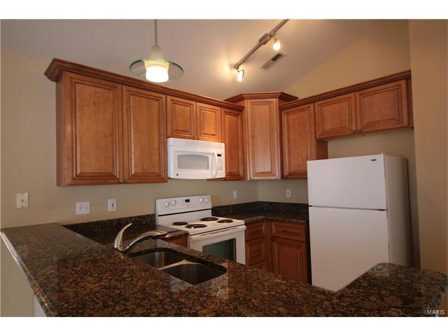 1724 Whispering Crk #D, Ballwin, MO 63021 photo 7