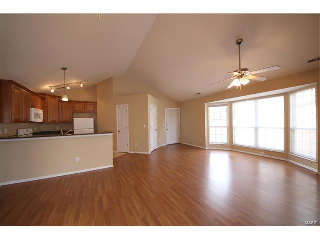 1724 Whispering Crk #D, Ballwin, MO 63021 photo 4