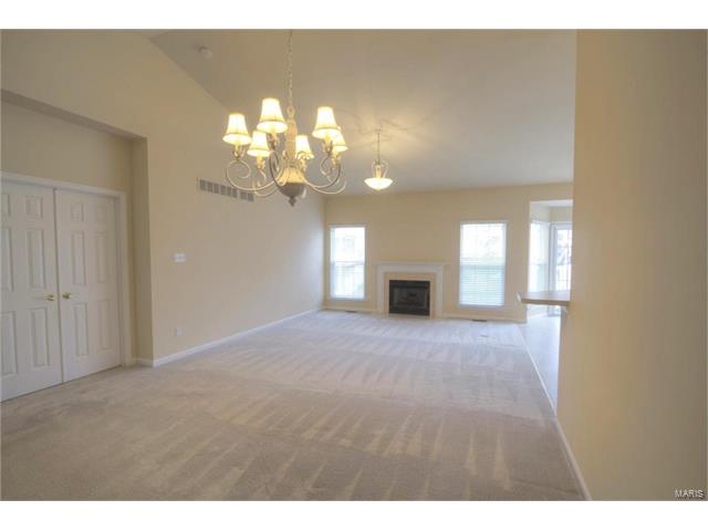 14 Eagle Bluff Ln, Saint Charles, MO 63303 photo 7