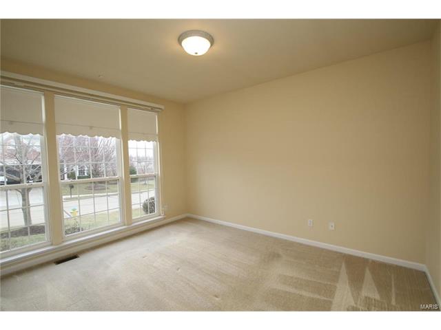 14 Eagle Bluff Ln, Saint Charles, MO 63303 photo 10