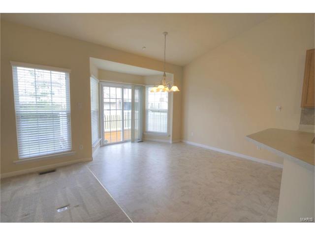 14 Eagle Bluff Ln, Saint Charles, MO 63303 photo 6