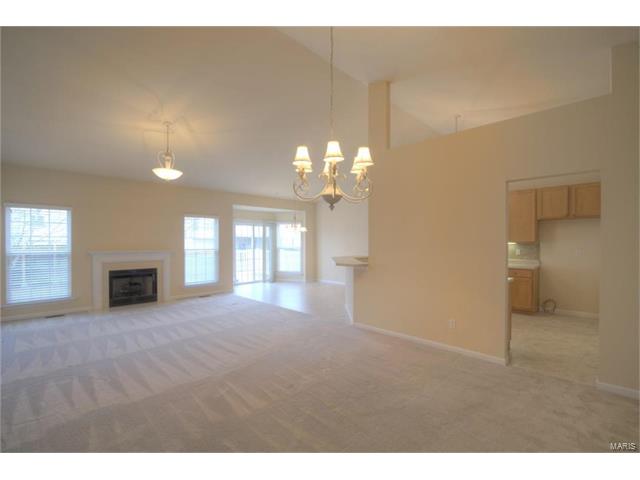 14 Eagle Bluff Ln, Saint Charles, MO 63303 photo 8