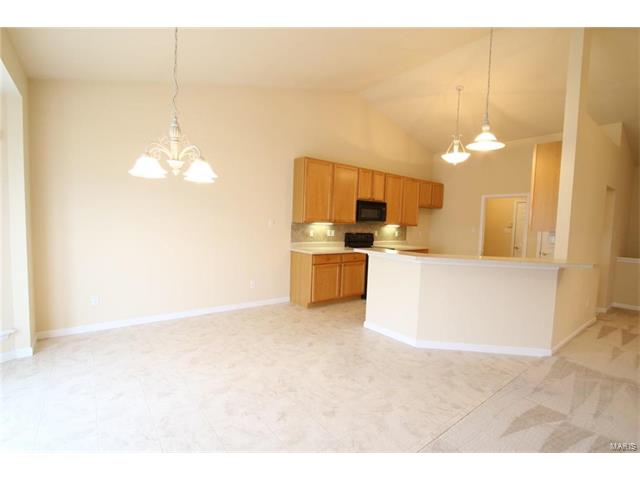 14 Eagle Bluff Ln, Saint Charles, MO 63303 photo 5