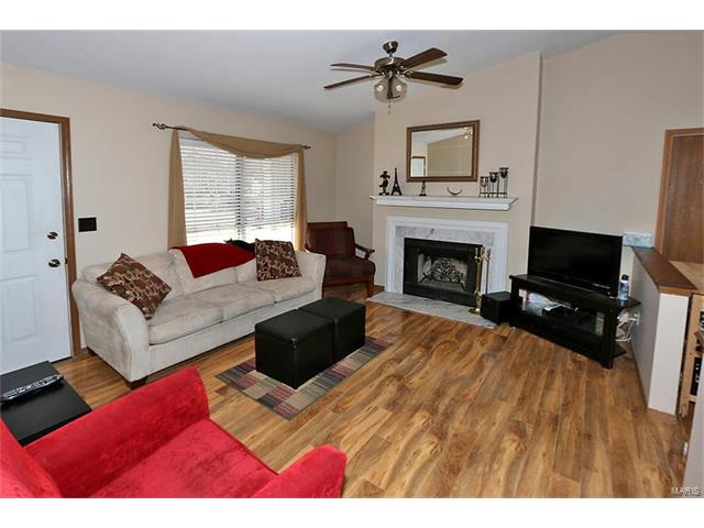 621 Durango Dr, O'fallon, MO 63368 photo 2