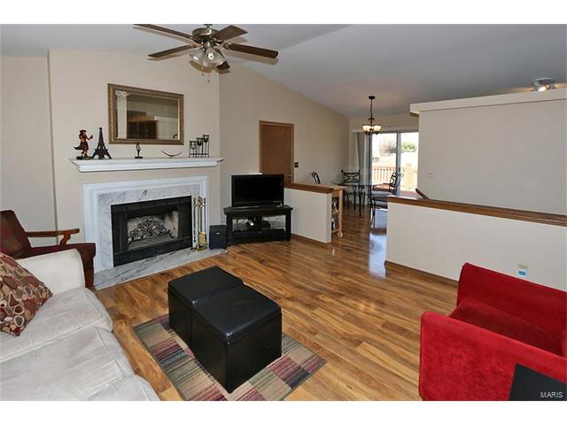 621 Durango Dr, O'fallon, MO 63368 photo 3