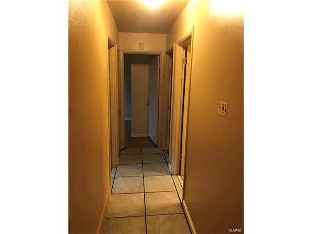 9685 Huron Dr, Saint Louis, MO 63132 photo 8