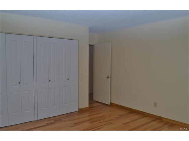 970 Imperial Pt, Ballwin, MO 63021 photo 12