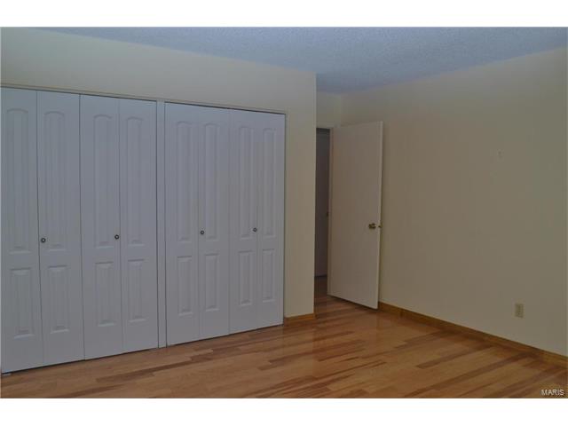 970 Imperial Pt, Ballwin, MO 63021 photo 11