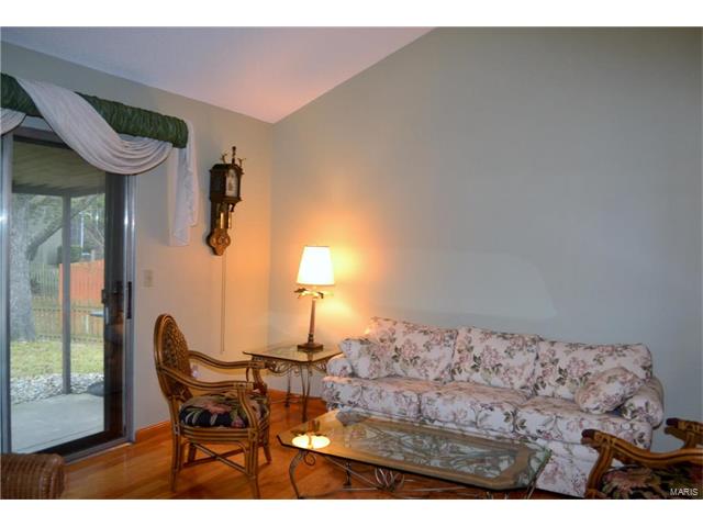 970 Imperial Pt, Ballwin, MO 63021 photo 4
